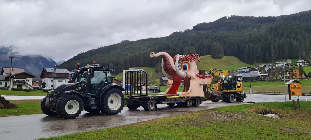 Überstellung des Mammut zum Skifahren für die Kinder in Gosau